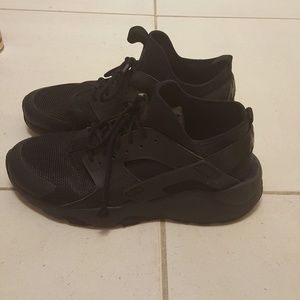 Black nike haraches